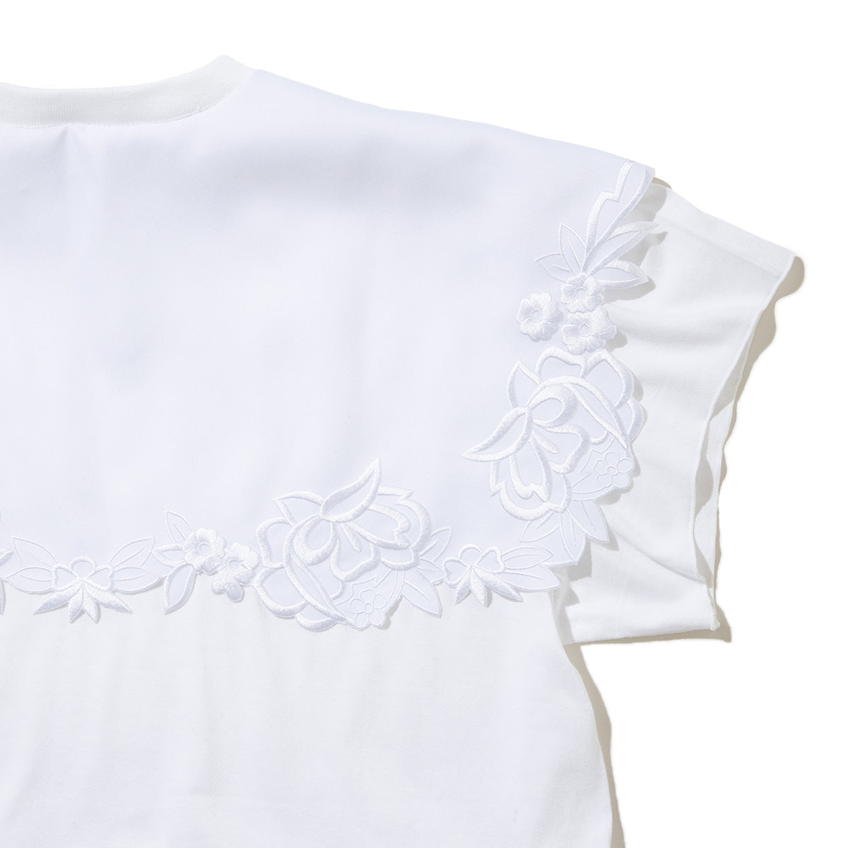 YuumiARIA EMBROIDERY FRILL T-SHIRT ユウミアリア エンブロイダリー フリル Tシャツ 261-AC026【レディース 刺繍Tシャツ バックデザイン 半袖Tシャツ デザインTシャツ 26SS】
