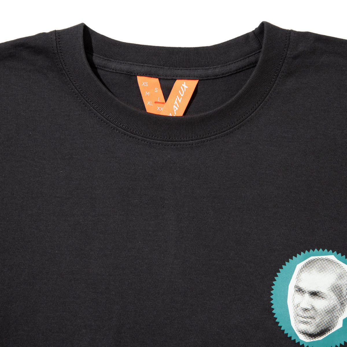 FLATLUX Maestro Tee フラットラックス マエストロ Tシャツ FX26-104【メンズ 半袖Tシャツ グラフィックTシャツ プリントTシャツ 蓄光プリント 26SS】