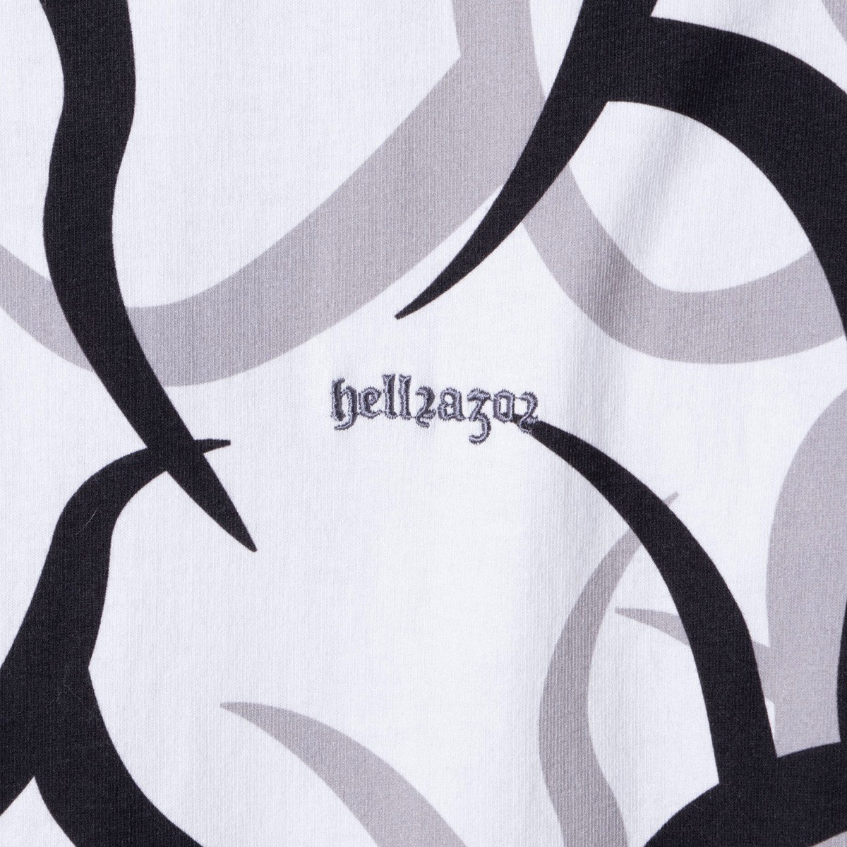 Hellrazor HELLASAT TRIBAL CAMO SHIRT ヘルレイザー ヘラサット トライバル カモ シャツ 01126SS5302【メンズ ストリートファッション グラフィックTシャツ カジュアルウェア 26SS】