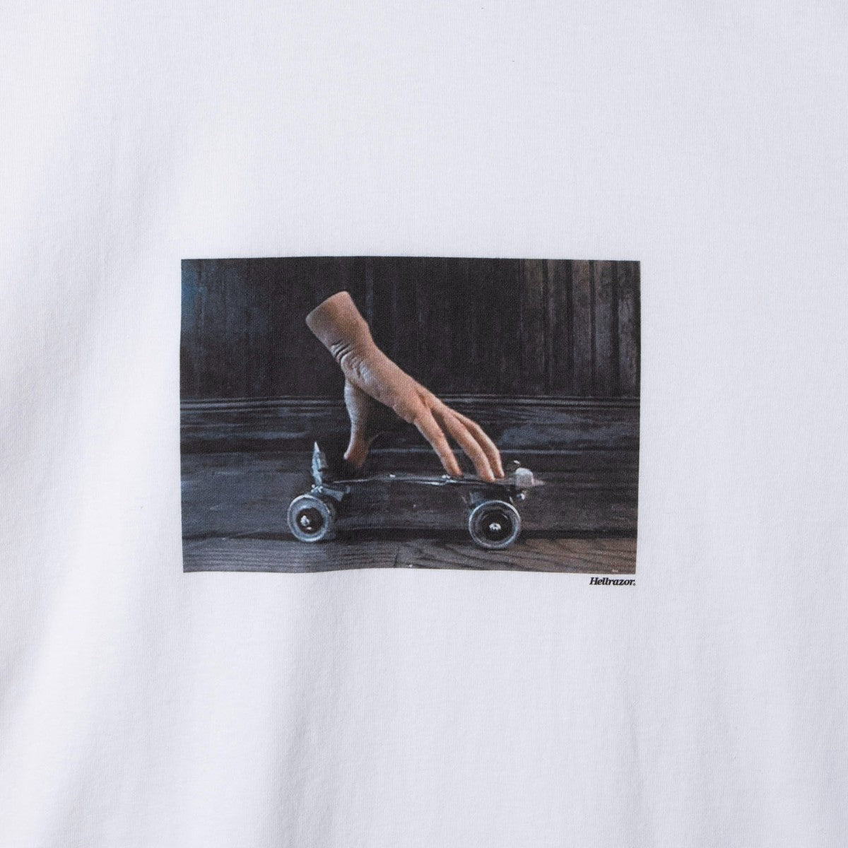 Hellrazor SKATE THING SHIRT ヘルレイザー スケート シング シャツ 01126SS5309【メンズ ストリートファッション グラフィックTシャツ カジュアルウェア 26SS】