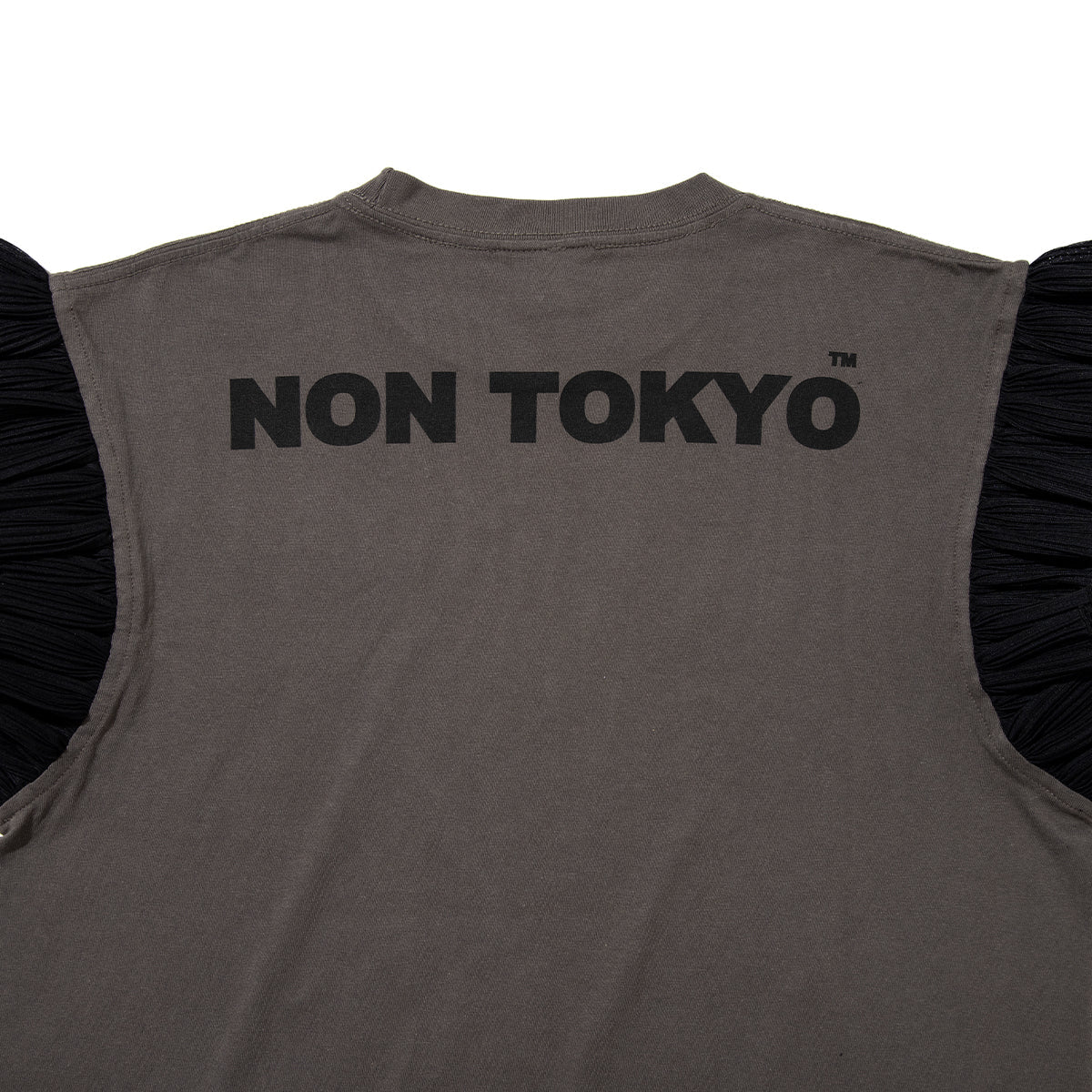 NON TOKYO FRILL SLEEVE T-SHIRT ノントーキョー フリル スリーブ ティーシャツ NON-26S-0425【レディース ノースリーブ フリル グラフィック 26SS】