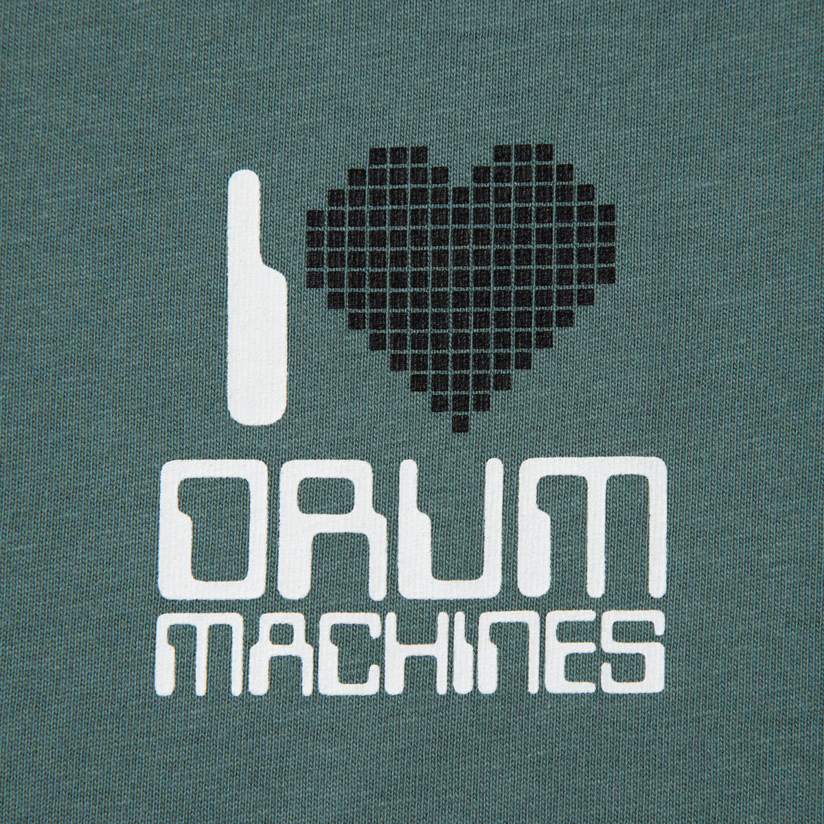 SARCASTIC I Heart Drum Machines Short Sleeve Tee サキャスティック アイ ハート ドラム マシーンズ ショートスリーブ ティー SAR261007【メンズ メンズTシャツ 半袖Tシャツ プリントTシャツ グラフィックTシャツ 26SS】