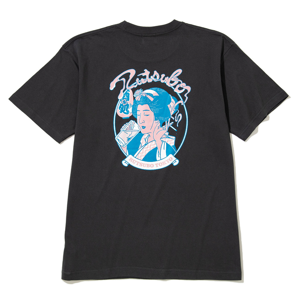 坩堝 裏町酒場 S/S T-SHIRTS（RUTSUBO×YUSUDA) RUTSUBO 裏町酒場 S/S Tシャツ（RUTSUBO×YUSUDA) R26QS-SUDA-TS1【メンズ 半袖 グラフィック コットン素材 26SS】