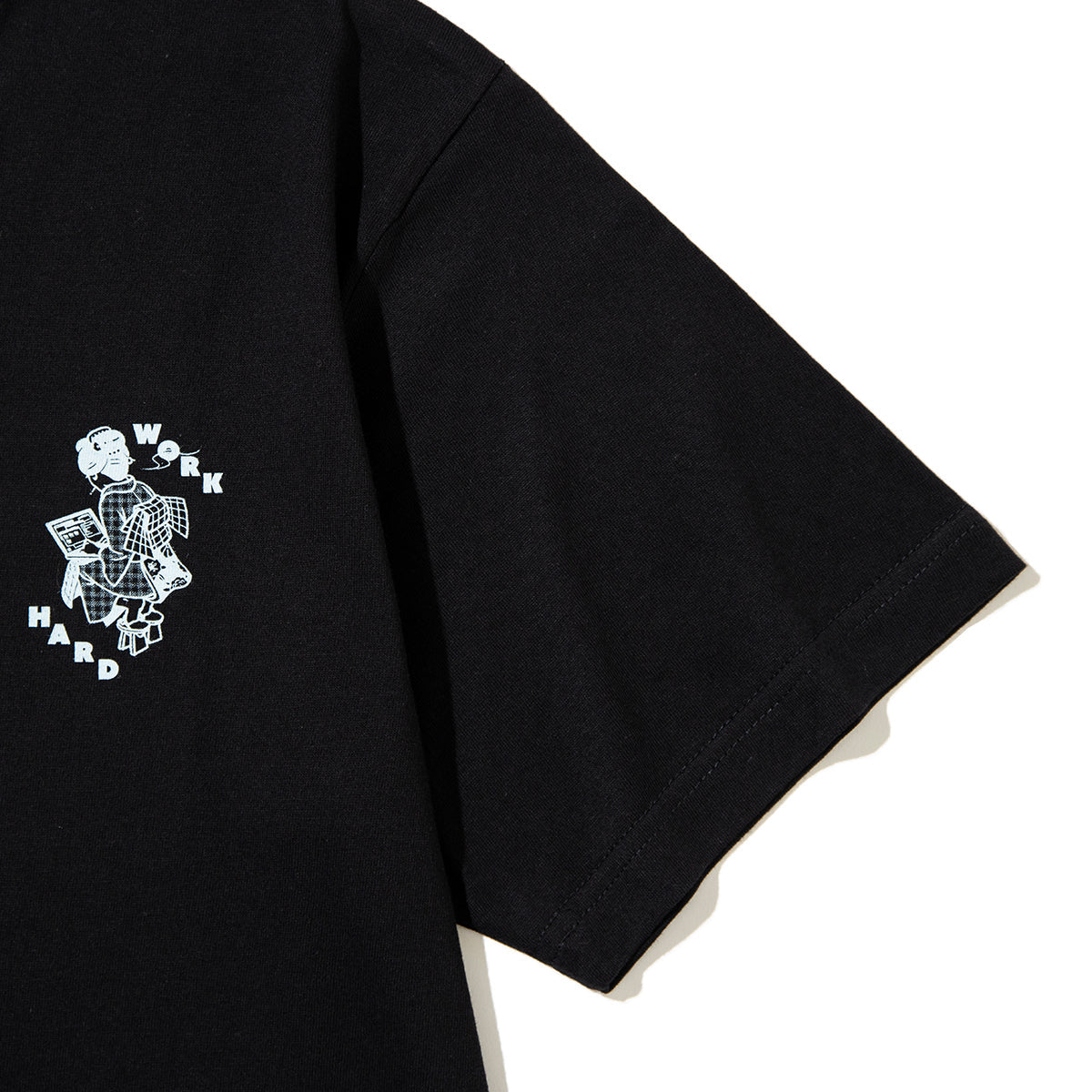 坩堝 WORKHARD/必殺仕事人 S/S T-SHIRTS (RUTSUBO×YU SUDA ) RUTSUBO ワークハード/必殺仕事人 S/S Tシャツ (RUTSUBO×YU SUDA ) R26QS-SUDA-TS2【メンズ 半袖 グラフィック コットン素材 26SS】