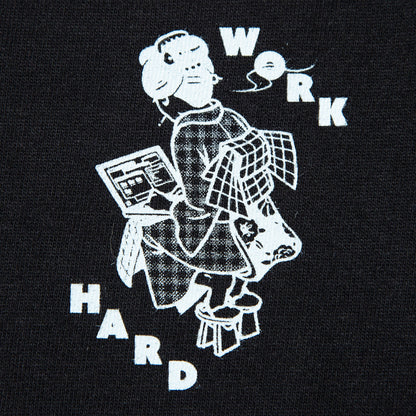 坩堝 WORKHARD/必殺仕事人 S/S T-SHIRTS (RUTSUBO×YU SUDA ) RUTSUBO ワークハード/必殺仕事人 S/S Tシャツ (RUTSUBO×YU SUDA ) R26QS-SUDA-TS2【メンズ 半袖 グラフィック コットン素材 26SS】