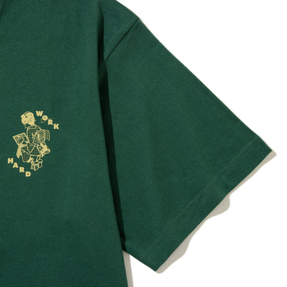 坩堝 WORKHARD/必殺仕事人 S/S T-SHIRTS (RUTSUBO×YU SUDA ) RUTSUBO ワークハード/必殺仕事人 S/S Tシャツ (RUTSUBO×YU SUDA ) R26QS-SUDA-TS2【メンズ 半袖 グラフィック コットン素材 26SS】