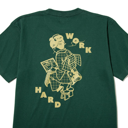 坩堝 WORKHARD/必殺仕事人 S/S T-SHIRTS (RUTSUBO×YU SUDA ) RUTSUBO ワークハード/必殺仕事人 S/S Tシャツ (RUTSUBO×YU SUDA ) R26QS-SUDA-TS2【メンズ 半袖 グラフィック コットン素材 26SS】