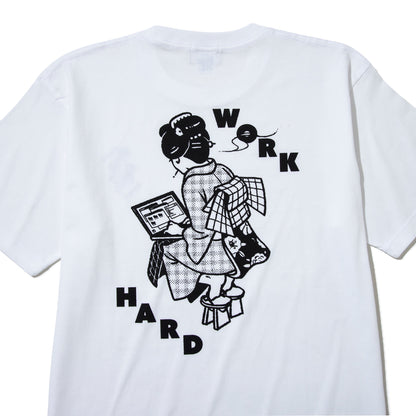 坩堝 WORKHARD/必殺仕事人 S/S T-SHIRTS (RUTSUBO×YU SUDA ) RUTSUBO ワークハード/必殺仕事人 S/S Tシャツ (RUTSUBO×YU SUDA ) R26QS-SUDA-TS2【メンズ 半袖 グラフィック コットン素材 26SS】