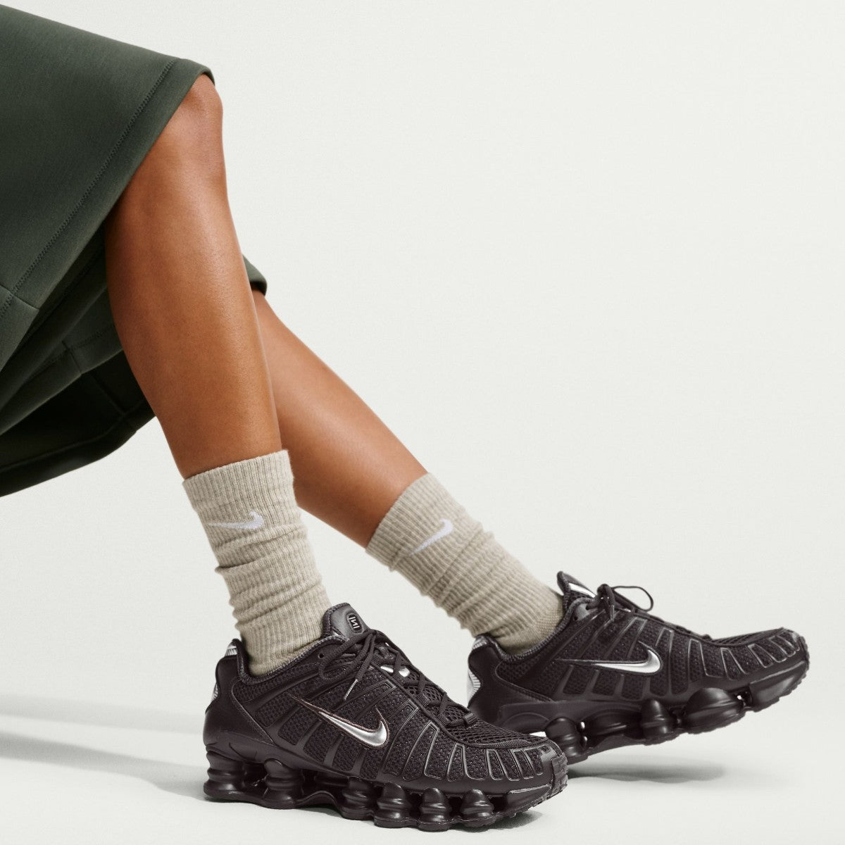 NIKE Shox TL ナイキ ショックス TL IH2559-201【レディース スニーカー クッション性 通気性 衝撃吸収 26FW】