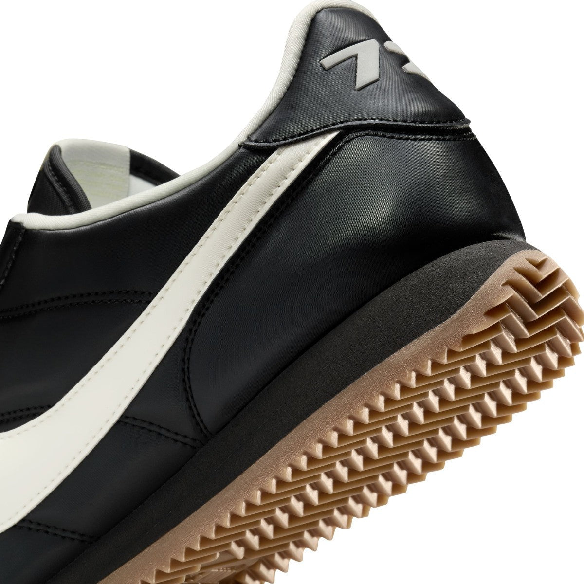 NIKE Cortez SE ナイキ コルテッツ SE IM4843-010【レディース スニーカー 合成皮革 軽量 クッション性 耐久性 履き心地 26FW】