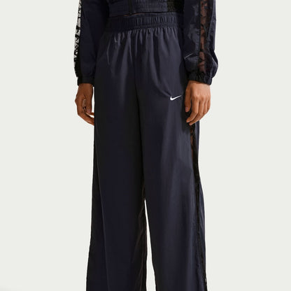 NIKE Loose Mid-Rise Lace Track Pants ナイキ ルーズ ミッドライズ レース トラックパンツ IU1984【レディース スポーツウェア トラックパンツ ナイロンパンツ ドローコード付き 26FW】