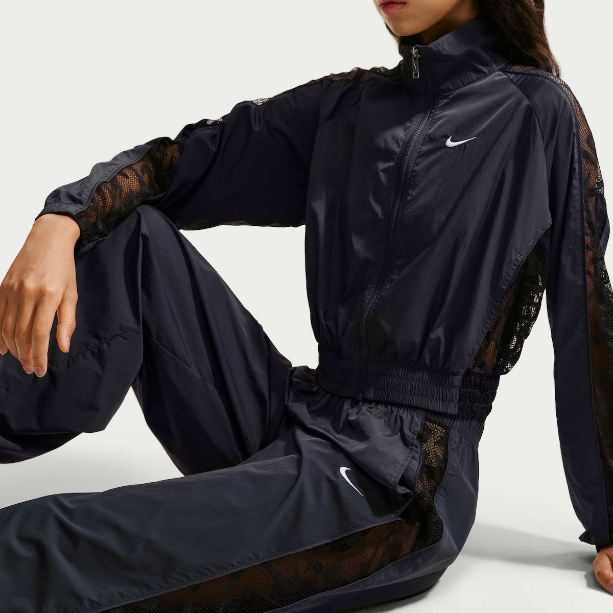 NIKE Loose Mid-Rise Lace Track Pants ナイキ ルーズ ミッドライズ レース トラックパンツ IU1984【レディース スポーツウェア トラックパンツ ナイロンパンツ ドローコード付き 26FW】