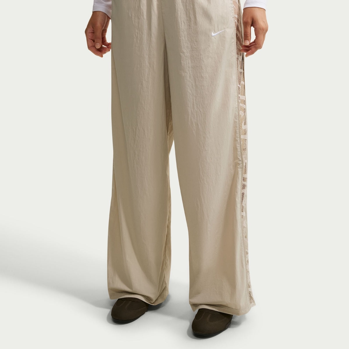 NIKE Loose Mid-Rise Lace Track Pants ナイキ ルーズ ミッドライズ レース トラックパンツ IU1984【レディース スポーツウェア トラックパンツ ナイロンパンツ ドローコード付き 26FW】
