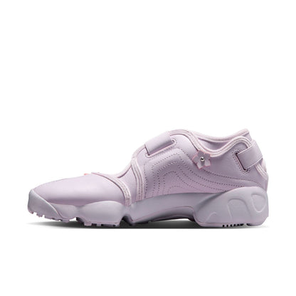 NIKE Air Rift “Florette” ナイキ エア リフト "フロレット" IV5682-500【レディース レザーシューズ エアクッション 軽量シューズ ストラップシューズ 26FW】