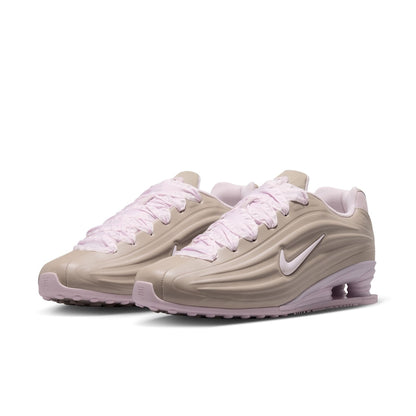 NIKE Shox Z ナイキ ウィメンズ ショックス Z IV6171-001【レディース スニーカー クッショニング リボン エレガンス 軽量 26FW】