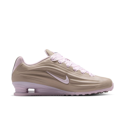 NIKE Shox Z ナイキ ウィメンズ ショックス Z IV6171-001【レディース スニーカー クッショニング リボン エレガンス 軽量 26FW】