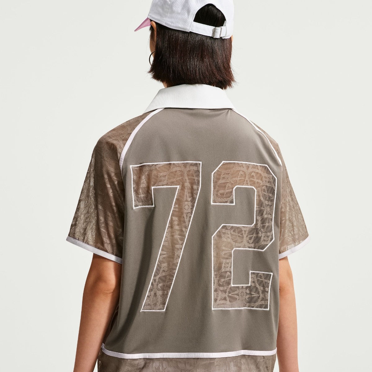 NIKE Women's Lace Polo Jersey Top ナイキ ウィメンズ レース ポロ ジャージー トップ IW1088【レディース スポーツスタイル レースデザイン ロゴデザイン ボクシーシルエット 26FW】