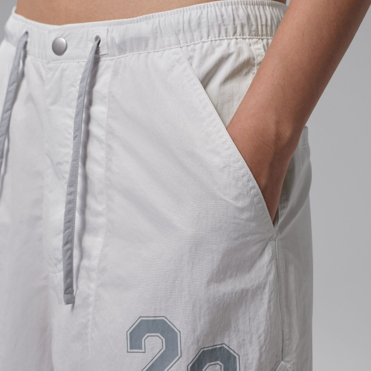 JORDAN BRAND Cropped Parachute Pants ジョーダンブランド クロップド パラシュートパンツ IW1306【レディース ナイロンパンツ デザイン性 26FW】