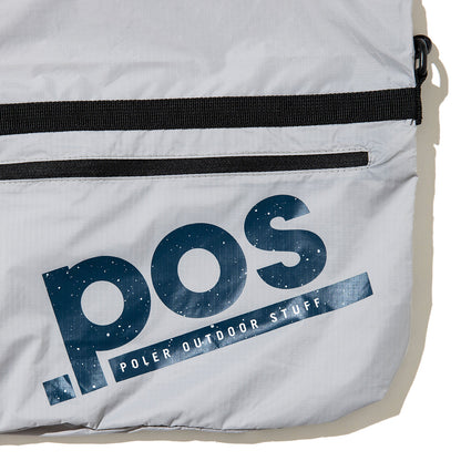 POLER DRAWSTRING SLING BAG ポーラー ドローストリング スリングバッグ 261MCV0094【メンズ ナイロン素材 ジップポケット バッグインバッグ 26SS】