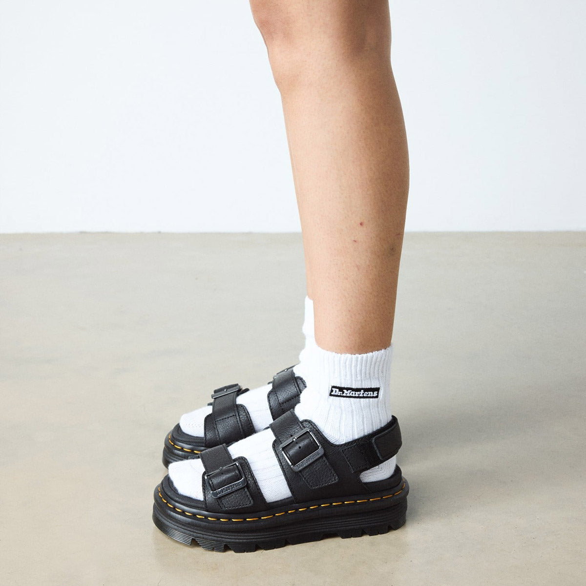 Dr. MARTENS ZEBZAG SANDAL 43398001 – Kinetics（キネティクス