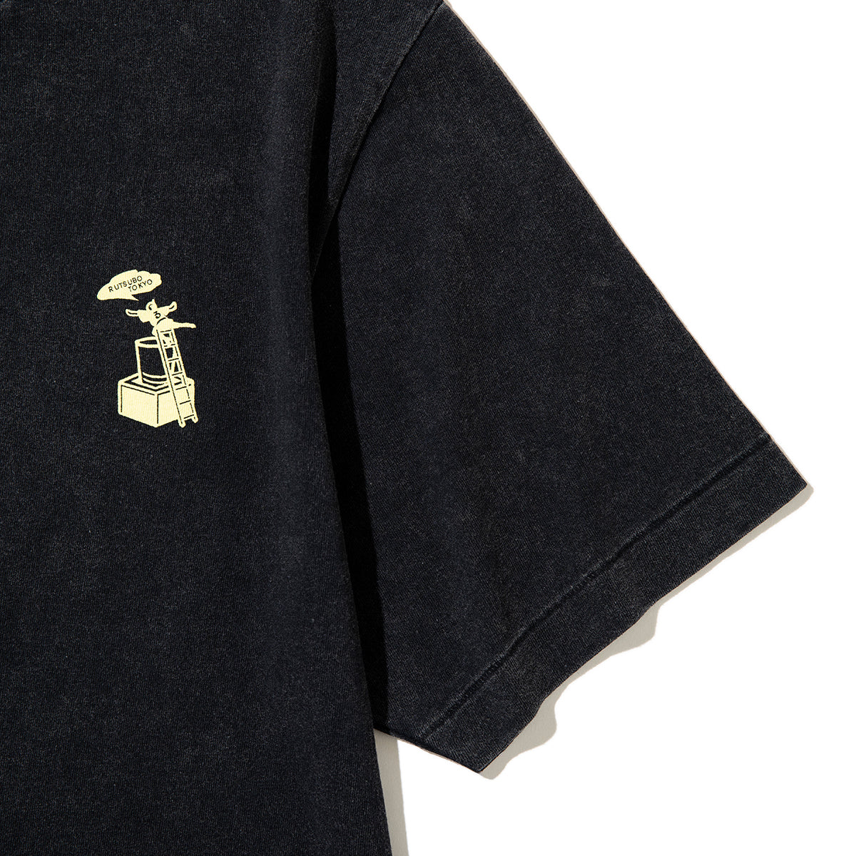 坩堝 BAR HOPPING S/S T-SHIRTS (RUTSUBO×YU SUDA ) RUTSUBO バー ホッピング ショートスリーブ Tシャツ R26SU-SUDA-TS1【メンズ グラフィックTシャツ バッグプリント 26SS】