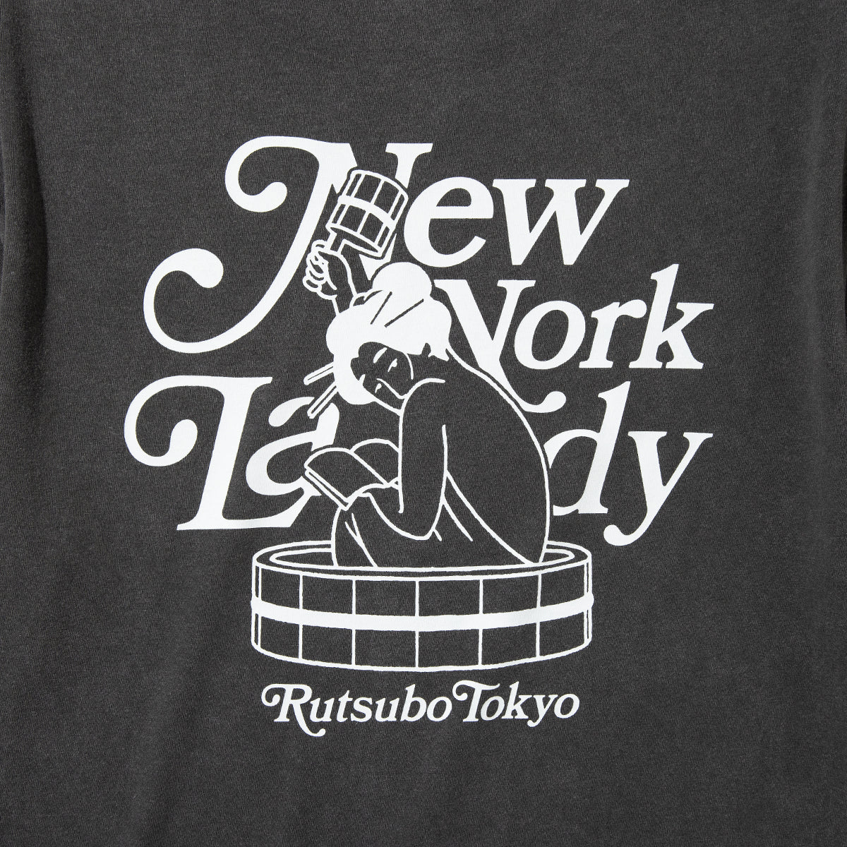 坩堝 NEWYORK LADY S/S T-SHIRTS (RUTSUBO×YU SUDA ) RUTSUBO ニューヨーク レディ ショートスリーブ Tシャツ R26SU-SUDA-TS2【メンズ グラフィックTシャツ バッグプリント 26SS】