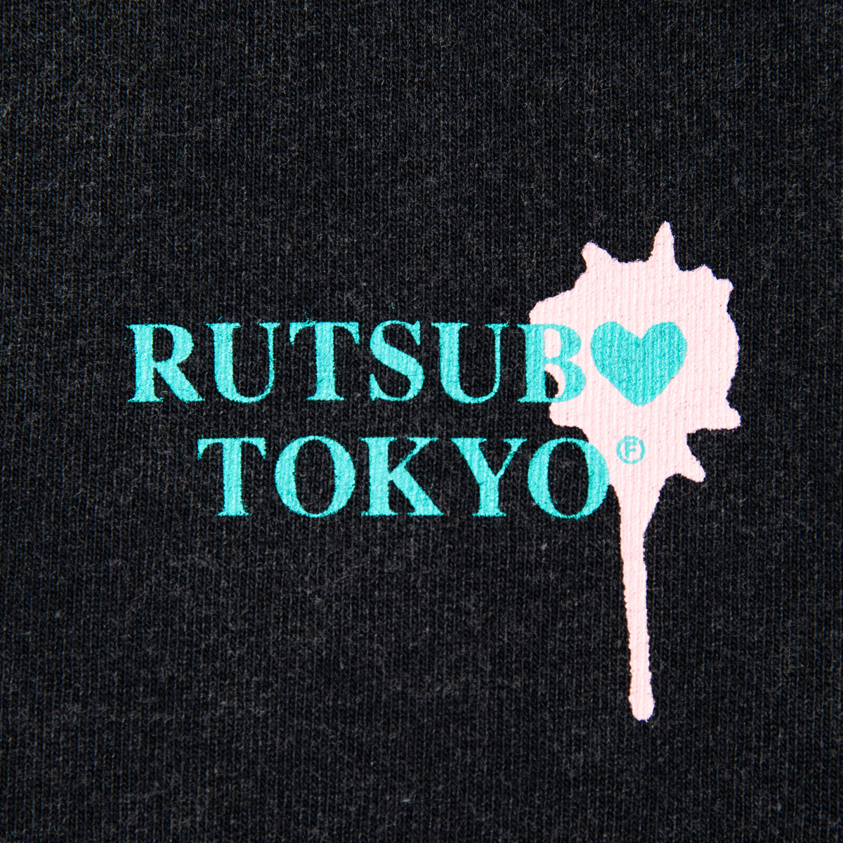 坩堝 OKABORE S/S T-SHIRTS (RUTSUBO×YU SUDA ) RUTSUBO オカボレ ショートスリーブ Tシャツ R26SU-SUDA-TS3【メンズ グラフィックTシャツ バッグプリント 26SS】