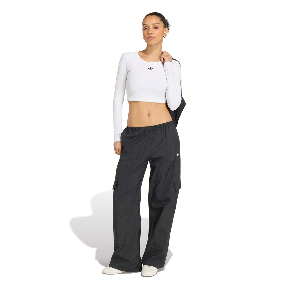 adidas Originals ESSENTIALS RIB CROPPED LONG SLEEVE T-SHIRT アディダスオリジナルス エッセンシャルズ リブ クロップド ロングスリーブ ティーシャツ KR1131【レディース 長袖Tシャツ クロップド丈 タイトフィット ラウンドネック 26FW】