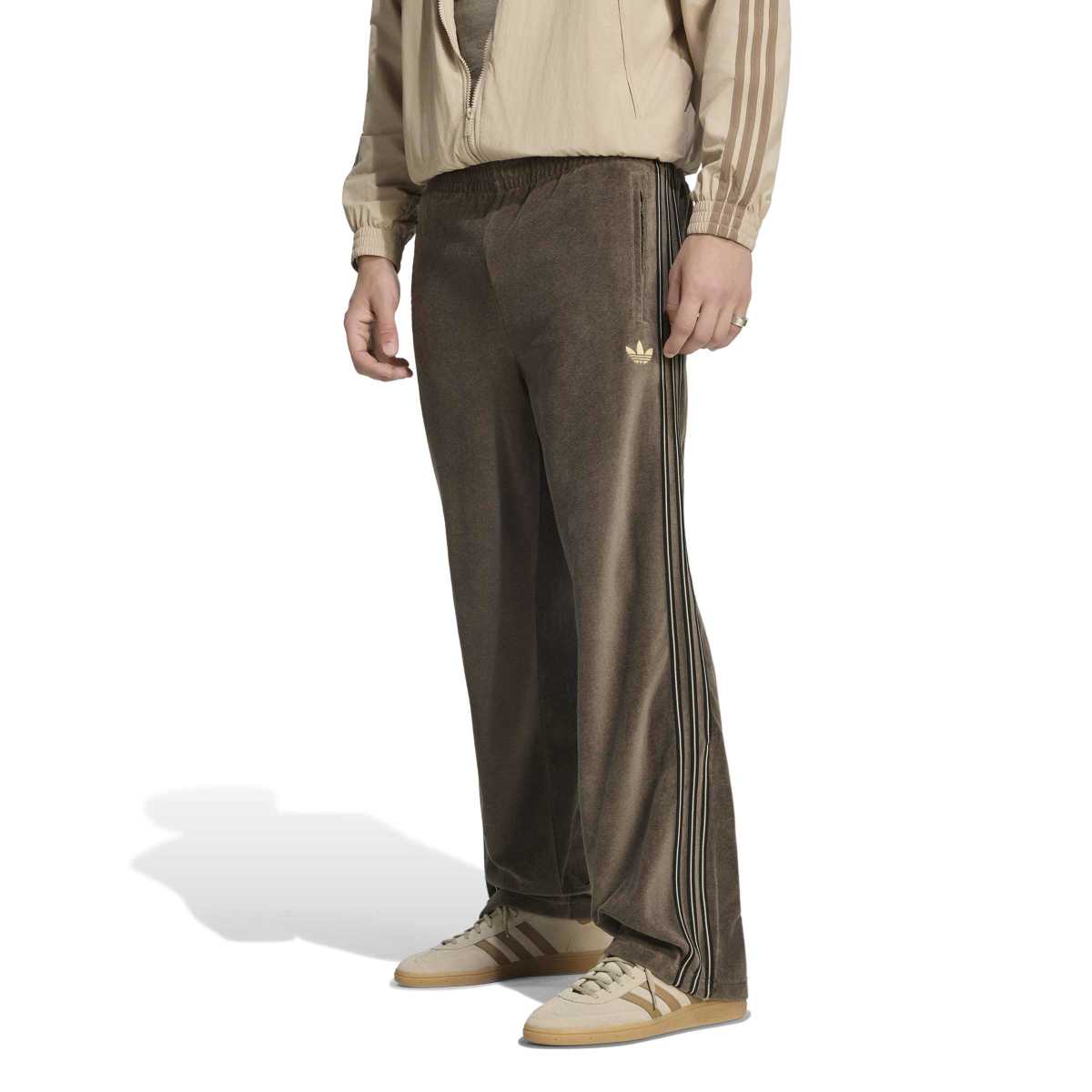 adidas Originals FIREBIRD VELOUR TRACK PANTS アディダスオリジナルス ファイヤーバード ベロア トラックパンツ TO122-KE4165【メンズ ベロアパンツ トラックパンツ カジュアル スポーティ デイリーユース 26FW】