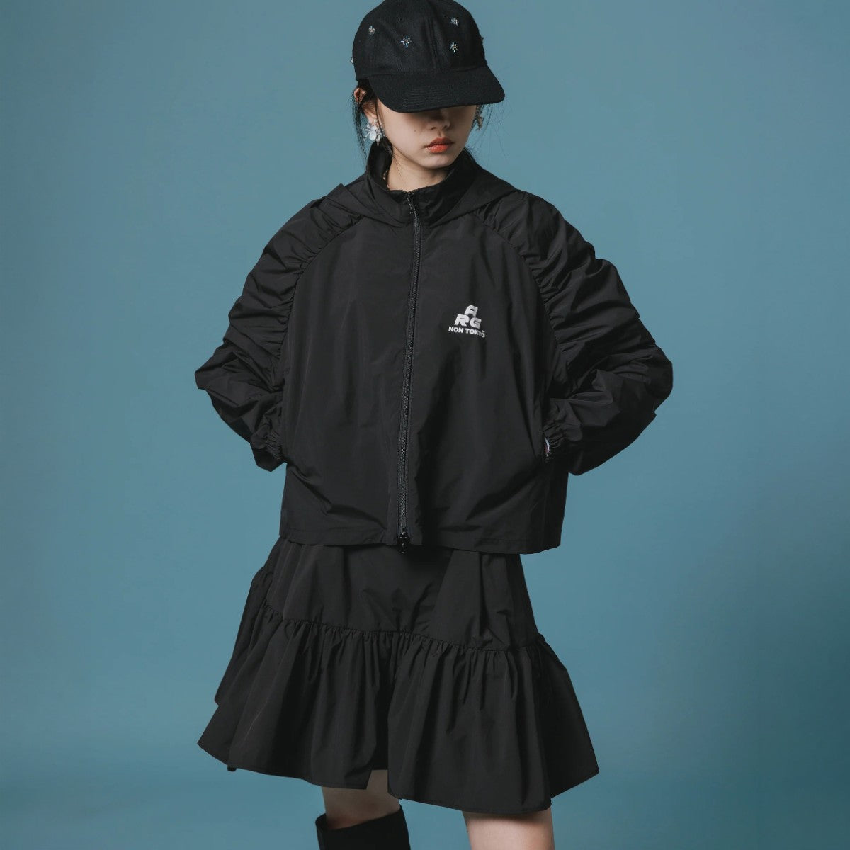 NON TOKYO 2WAY GATHER SHOULDER BLOUSON ノントーキョー 2WAY ギャザーショルダー ブルゾン NON-26A-0801【レディース アウター ライトシェル 2way 撥水加工 ロゴ 26FW】