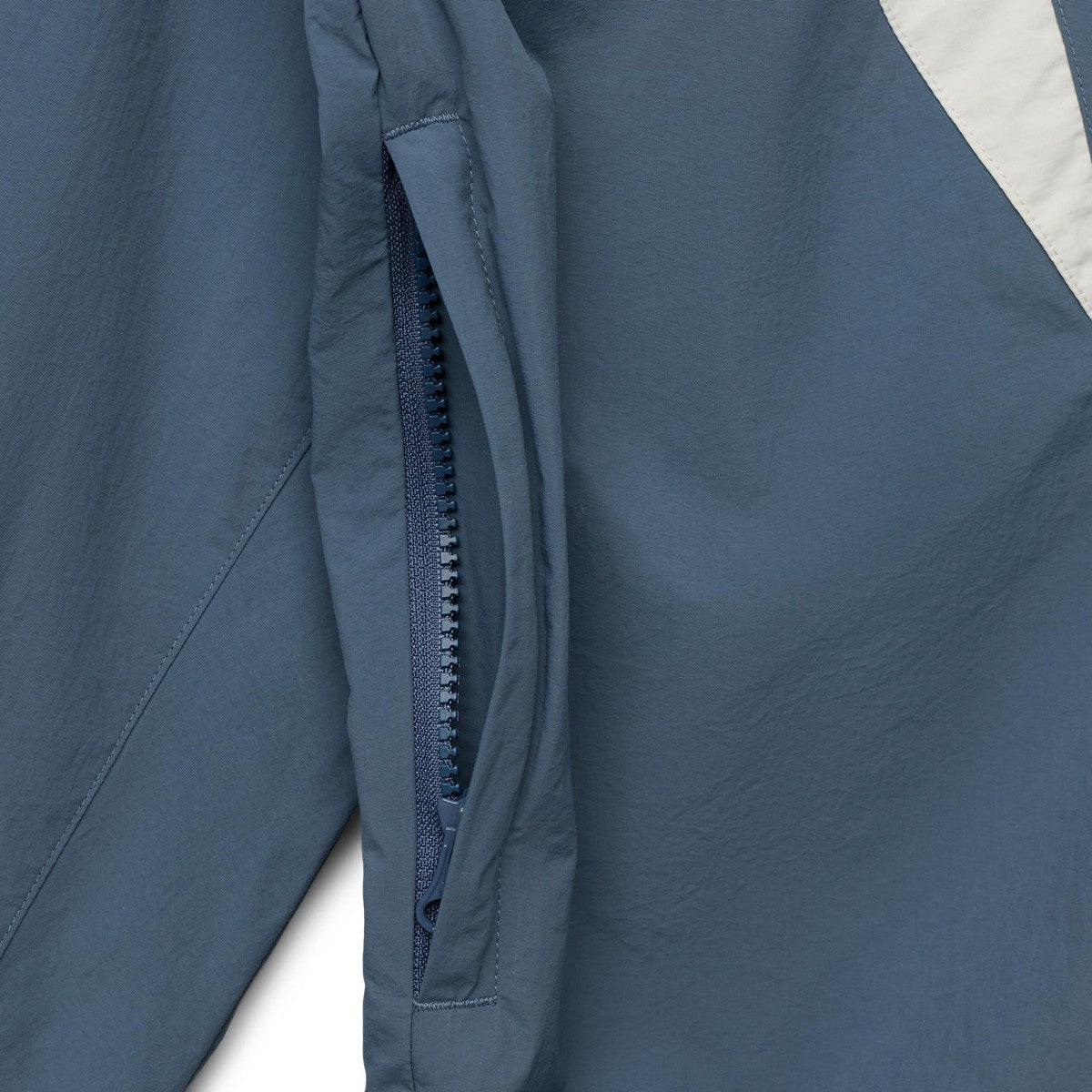 ASICS CLASSIC WOVEN TRACK JACKET アシックス クラシック ウーブン トラックジャケット 2203A393【メンズ ナイロンジャケット リラックスフィット はっ水加工 26FW】