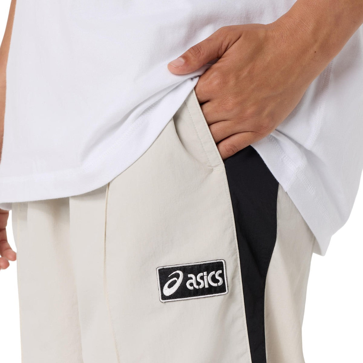 ASICS CLASSIC WOVEN TRACK PANT アシックス クラシック ウーブン トラックパンツ 2203A394【メンズ ナイロントラックパンツ ルーズフィット はっ水加工 ドローコード 26FW】