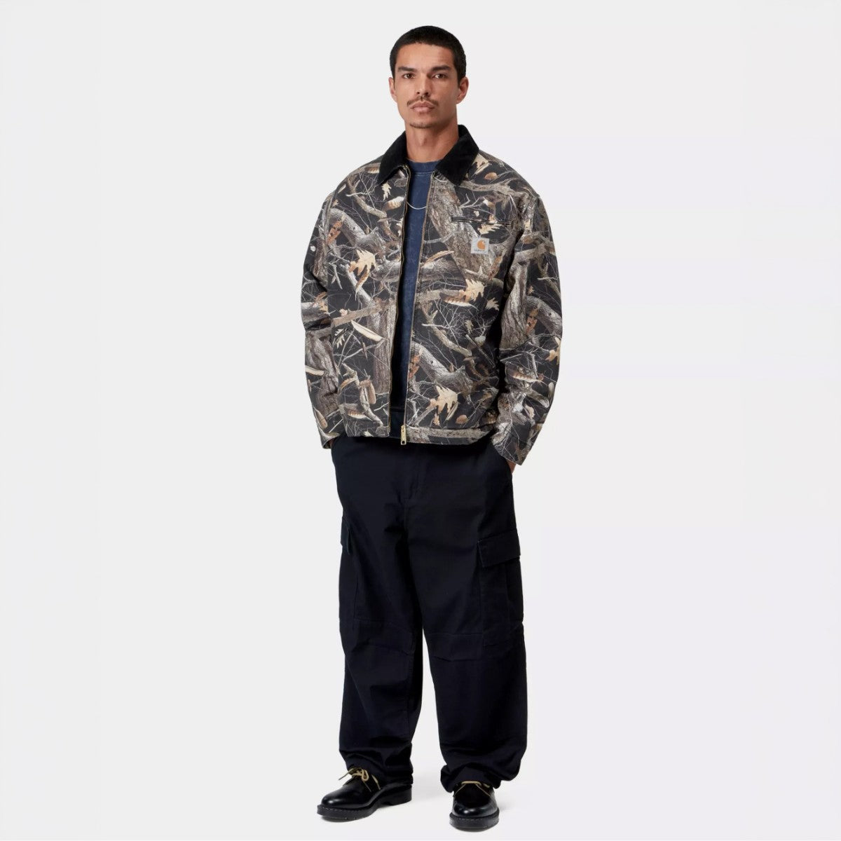Carhartt WIP OG Detroit Jacket カーハートワークインプログレス オージー デトロイト ジャケット I0356143X86026FW【メンズ ルーズフィット チョークウォッシュ加工 ジップポケット 保温性 26FW】