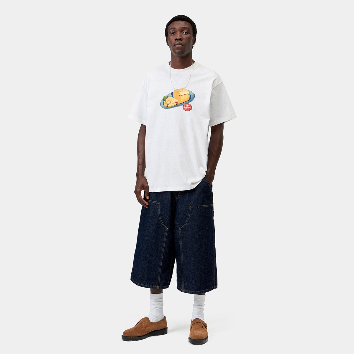 Carhartt WIP S/S FROMAGE T-SHIRT カーハートワークインプログレス S/S フロマージュ Tシャツ I037239【メンズ 半袖Tシャツ グラフィックTシャツ プリントTシャツ 前面プリント 26FW】
