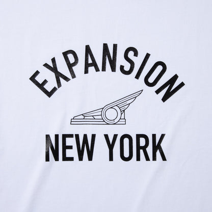 EXPANSION NEW YORK EMPIRE WING TEE エクスパンション ニューヨーク エンパイア ウィング ティー 001E【レディース グラフィックTシャツ ロゴTシャツ ウイングプリント アーチロゴ 26FW】