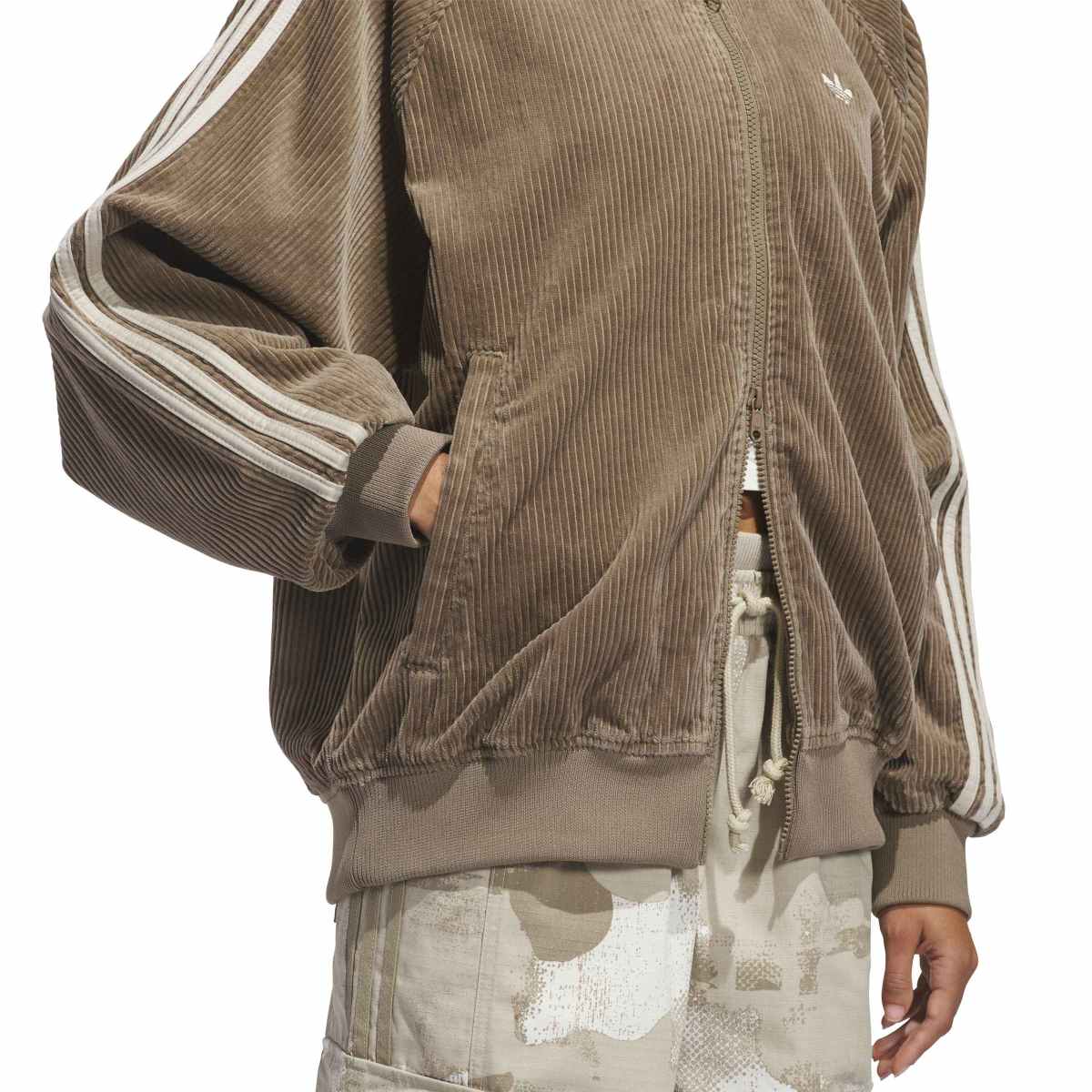 adidas Originals CORDUROY SST OVERSIZED TRACK TOP アディダスオリジナルス コーデュロイ SST オーバーサイズ トラックトップ LOH25-HY8035【レディース トラックジャケット オーバーサイズ コーデュロイ カジュアル デイリーユース 26FW】