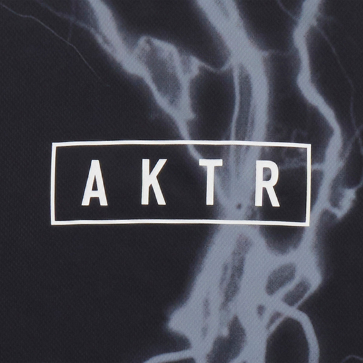 AKTR THUNDERBOLT AKTR LOGO SP TEE アクター サンダーボルト AKTRロゴ エスピー ティー 226-015005【メンズ 半袖 Tシャツ スポーツウェア 軽量 メッシュ 通気性 オリジナル生地 26FW】