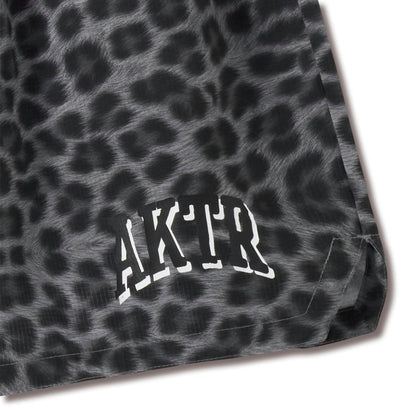 AKTR F.A. LEOPARD WIDE 5.5″ SHORTS アクター エフエー レオパード ワイド 5.5インチ ショーツ 226-023002【メンズ ショートパンツ 短パン ワイドシルエット バスケットボール ストレッチ性 26FW】