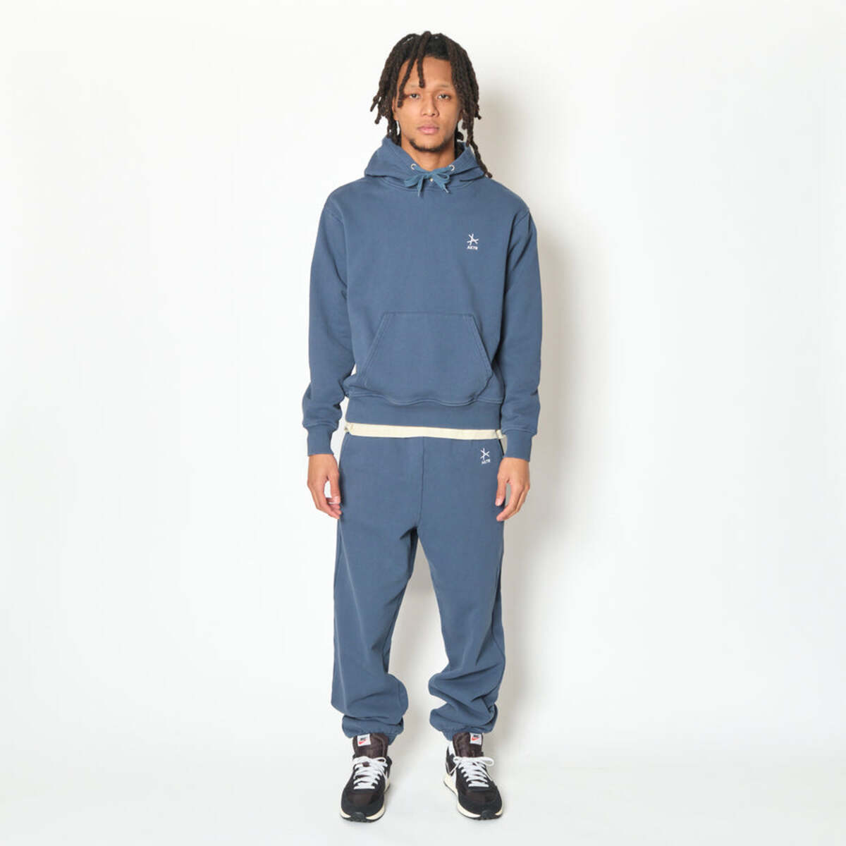 AKTR TRI-LINE AGED HOODIE アクター トライライン エイジド フーディー 226-035010【メンズ スウェットフーディー 裏毛 パーカー ヴィンテージ感 26FW】