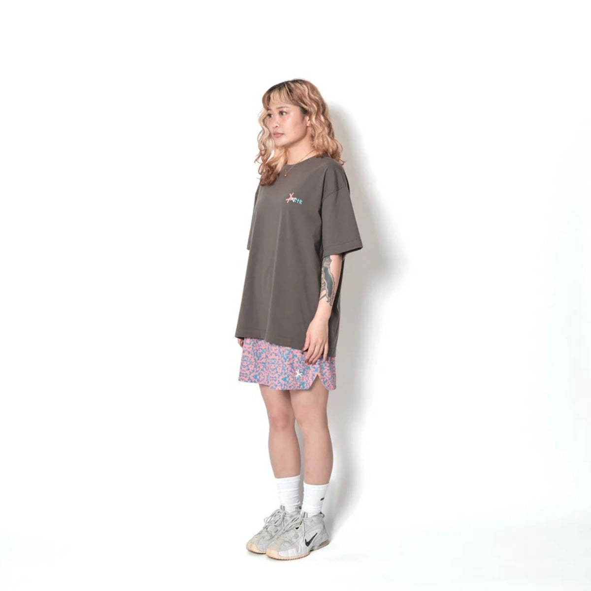 AKTR TIDELINE PHOTO T/C LOOSE TEE (CH) アクター タイドライン フォト T/C ルーズTシャツ 226-043005【メンズ 半袖 グラフィック ストリート デイリーユース 26FW】