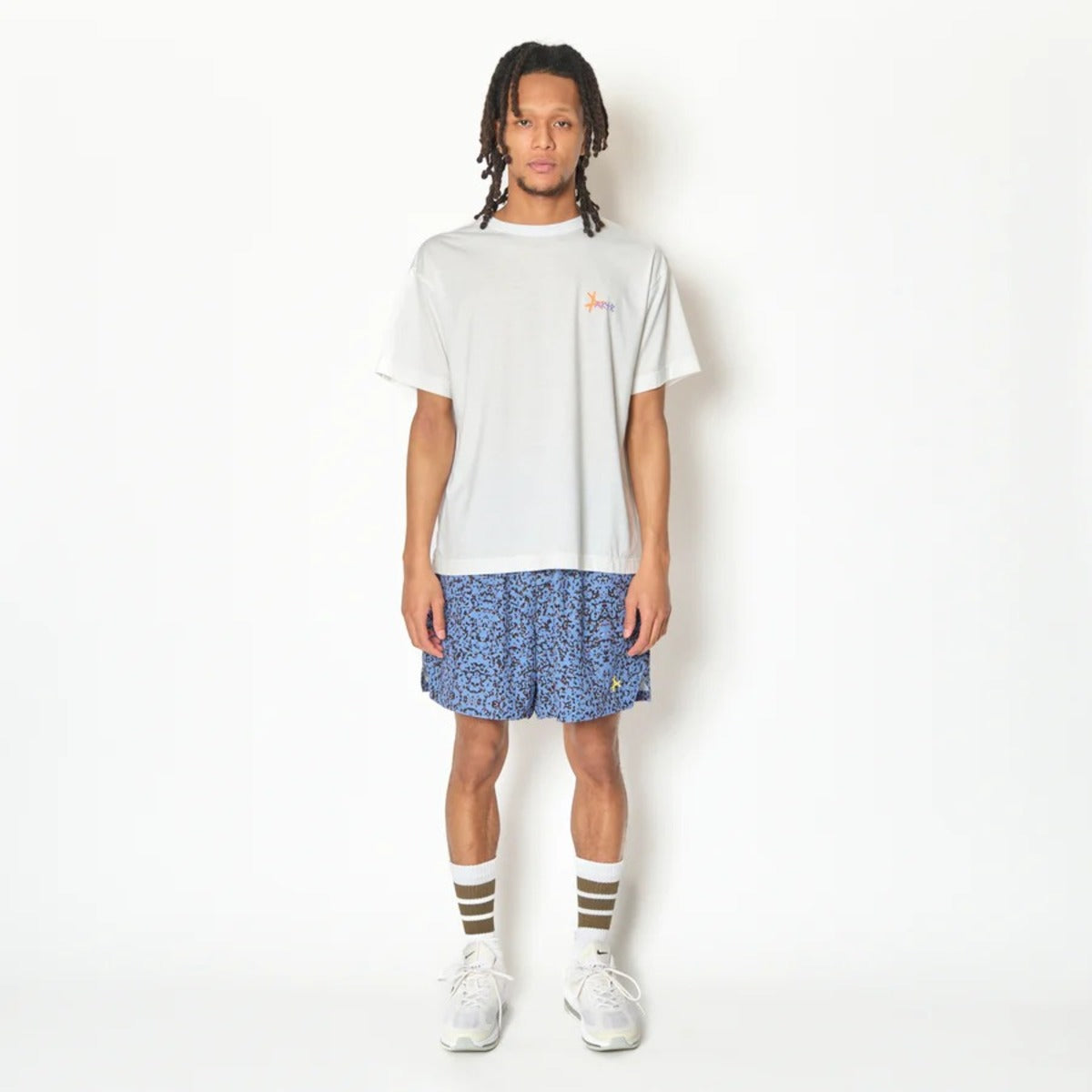 AKTR TIDELINE PHOTO T/C LOOSE TEE (WH) アクター タイドライン フォト T/C ルーズTシャツ 226-043005【メンズ 半袖 グラフィック ストリート デイリーユース 26FW】