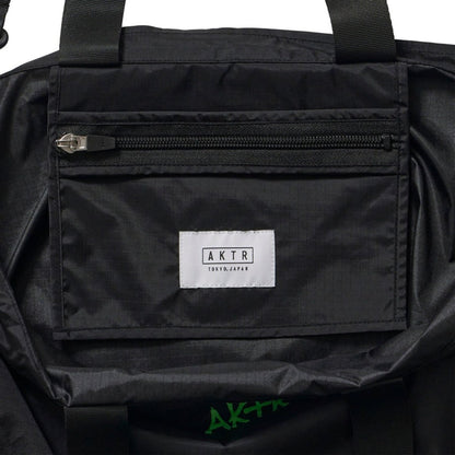 AKTR TIDELINE SHOULDER TOTE (BK) アクター タイドライン ショルダートート 226-047022【メンズ ショルダーバッグ トートバッグ 2WAY 軽量 26FW】
