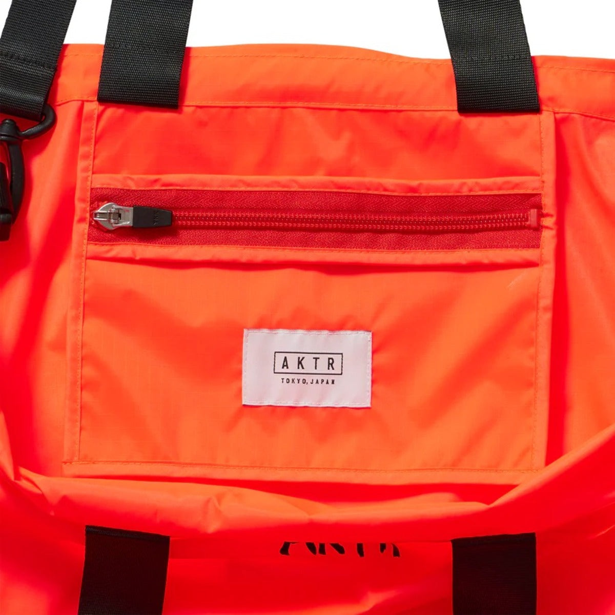 AKTR TIDELINE SHOULDER TOTE (OR) アクター タイドライン ショルダートート 226-047022【メンズ ショルダーバッグ トートバッグ 2WAY 軽量 26FW】