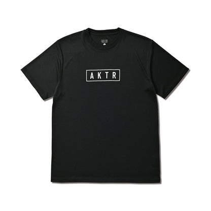 AKTR BASIC AKTR LOGO SPORTS TEE アクター ベーシック アクター ロゴ スポーツ ティー 524-009005【メンズ 半袖Tシャツ ベーシックデザイン ロゴプリント シンプルデザイン スポーツウェア 26FW】