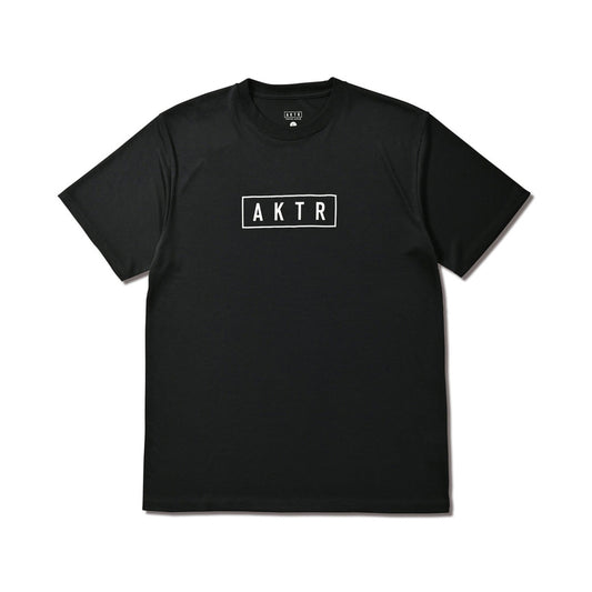 AKTR BASIC AKTR LOGO SPORTS TEE アクター ベーシック アクター ロゴ スポーツ ティー 524-009005【メンズ 半袖Tシャツ ベーシックデザイン ロゴプリント シンプルデザイン スポーツウェア 26FW】