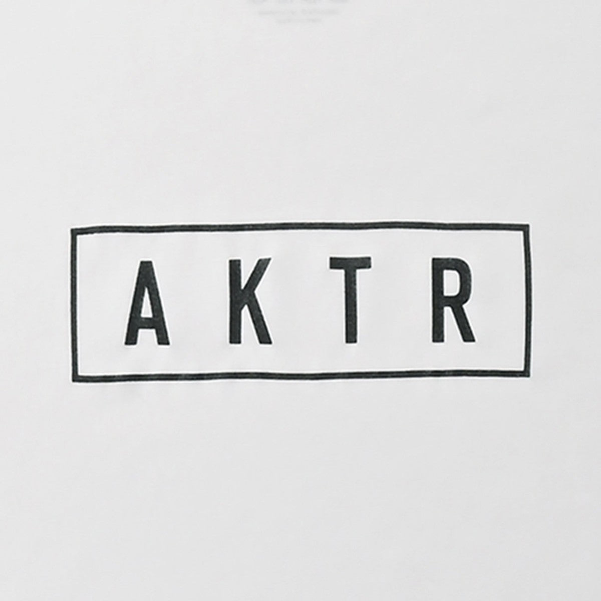 AKTR BASIC AKTR LOGO SPORTS TEE アクター ベーシック アクター ロゴ スポーツ ティー 524-009005【メンズ 半袖Tシャツ ベーシックデザイン ロゴプリント シンプルデザイン スポーツウェア 26FW】