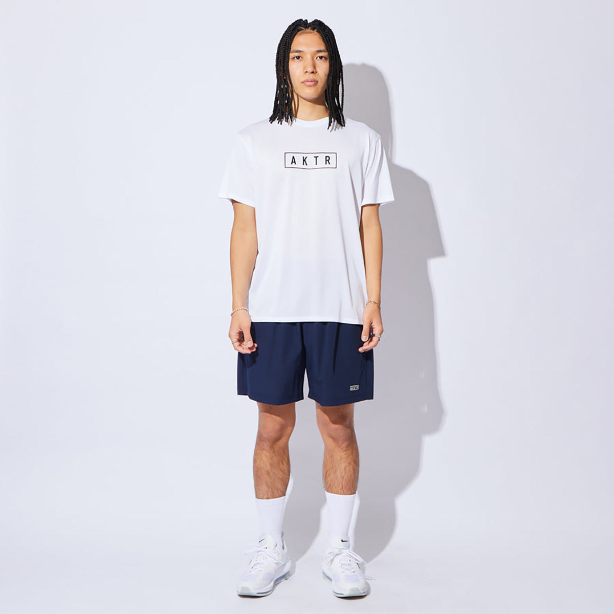 AKTR BASIC AKTR LOGO SPORTS TEE アクター ベーシック アクター ロゴ スポーツ ティー 524-009005【メンズ 半袖Tシャツ ベーシックデザイン ロゴプリント シンプルデザイン スポーツウェア 26FW】