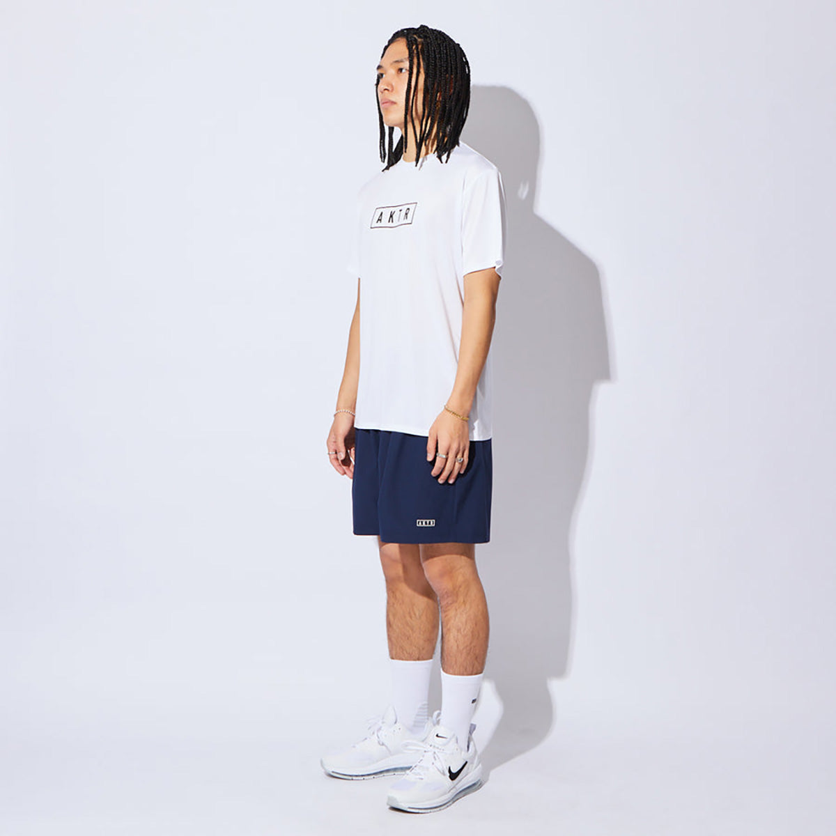 AKTR BASIC AKTR LOGO SPORTS TEE アクター ベーシック アクター ロゴ スポーツ ティー 524-009005【メンズ 半袖Tシャツ ベーシックデザイン ロゴプリント シンプルデザイン スポーツウェア 26FW】