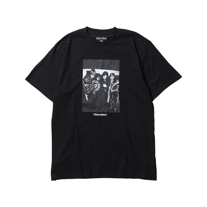 Liberaiders KISS TEE リベレイダース キッス ティー 776022616【メンズ ロックT モノクロフォト バックプリント パンク ストリートファッション 26FW】