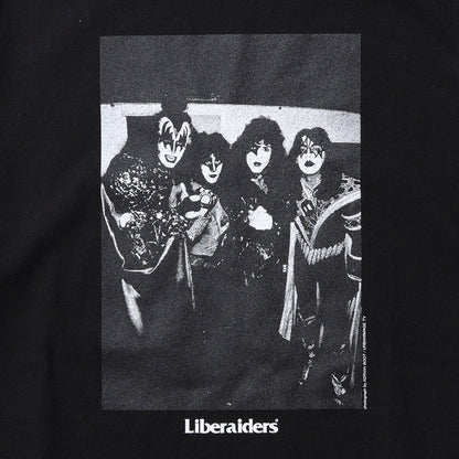 Liberaiders KISS TEE リベレイダース キッス ティー 776022616【メンズ ロックT モノクロフォト バックプリント パンク ストリートファッション 26FW】